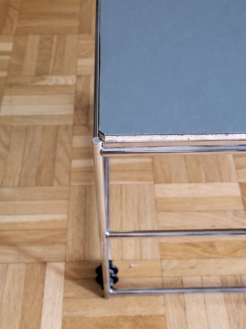 USM Comodini: table basse / de nuit USM Upcycling – Usato da Genève venduto da Poupoulita 4