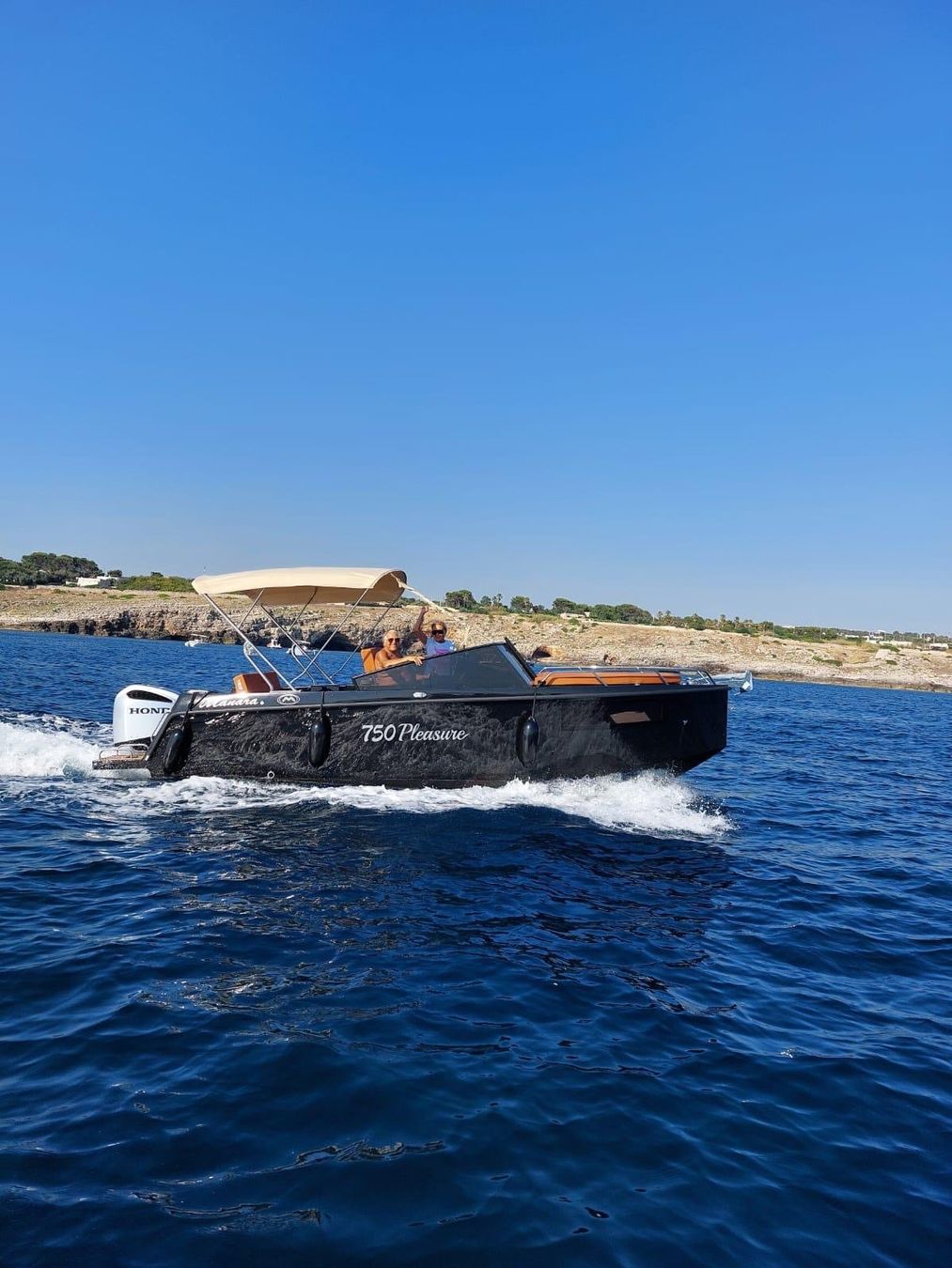 Boote: Neues Boot mit Kabine und WC – Neu und originalverpackt aus Quartino von 5franc 8