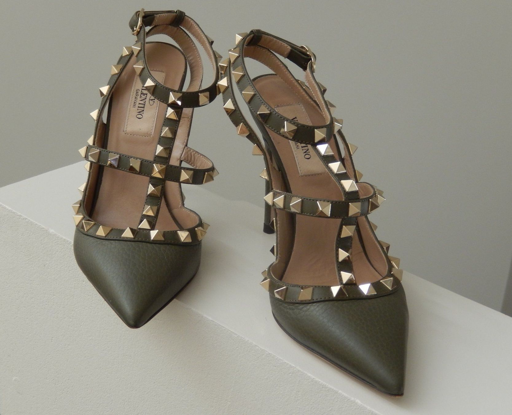 Valentino Scarpe da donna: Orig. VALENTINO Rockstud Pumps Gr. 36 kh – Usato da Tuggen venduto da vivira 7