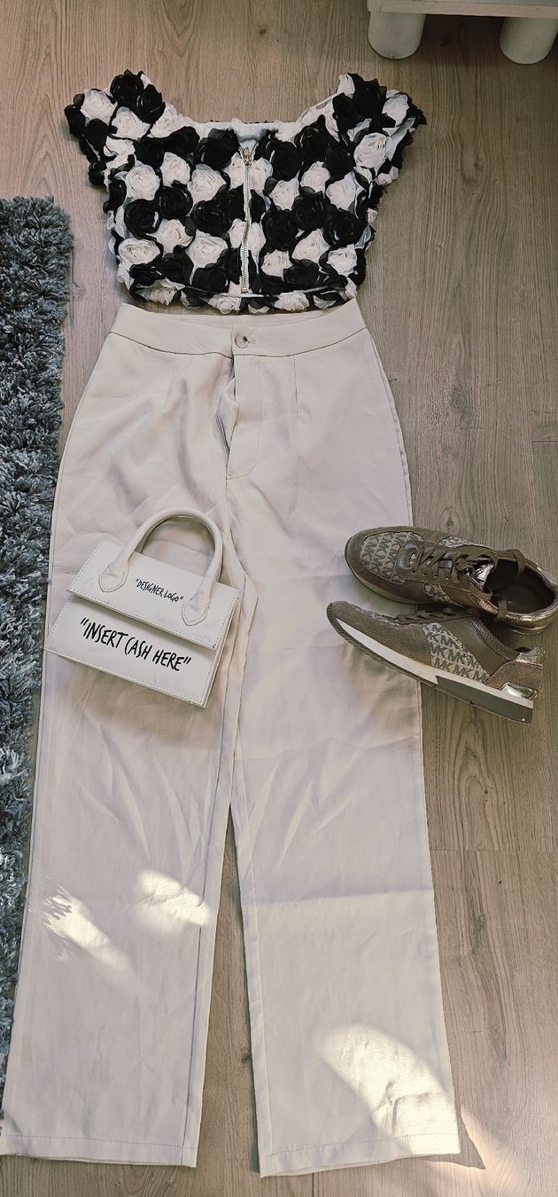 Michael Kors Lotti di vestiti: Code Klassik beige set – Usato da Rorschach venduto da Alles_9.90