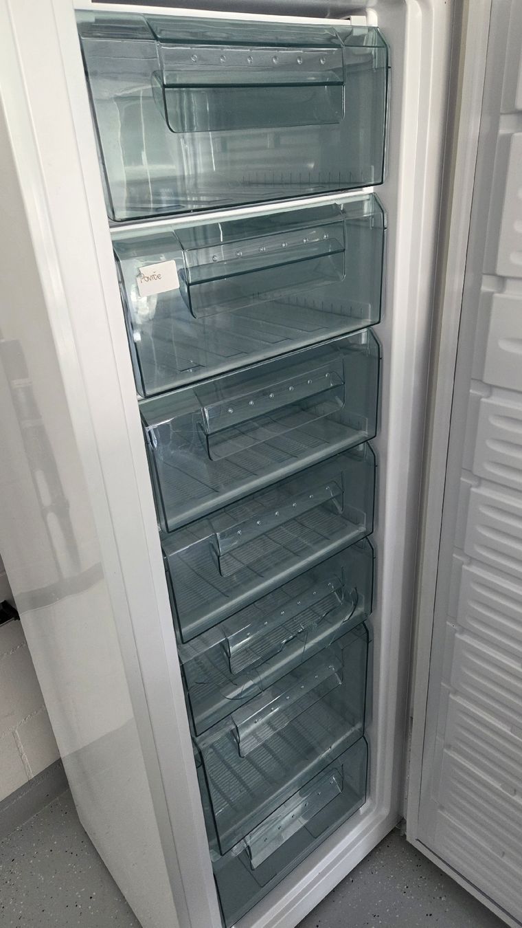 Congelatori: KIBERNETIK Gefrierschrank TK245L Schubladen 212L – Usato da oftringen venduto da anma08 1