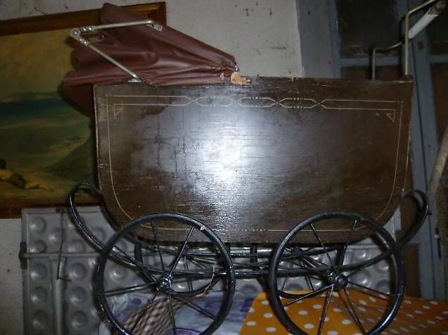Articoli in legno: Ancienne poussette en bois pour déco – Usato da St. Maurice venduto da Benoit12