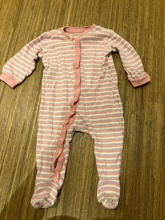 Baby Schlafanzug rosa gestreift, Grösse 68, mit Flecken