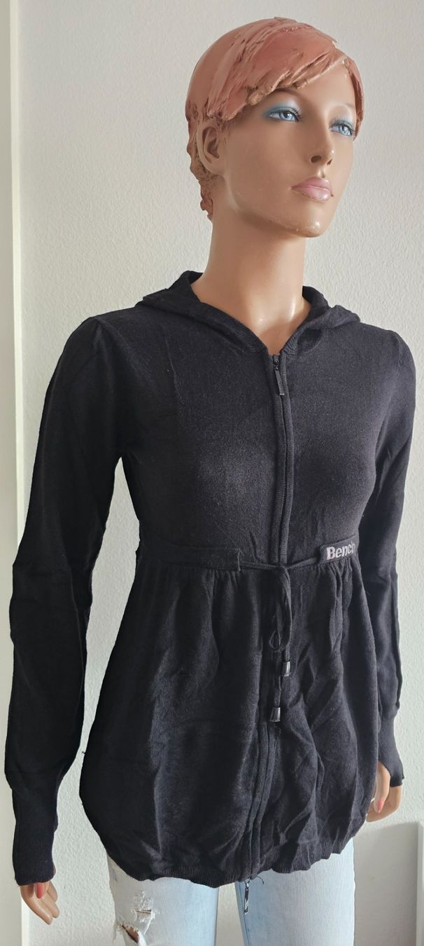 Bench Giacche: Bench Strickjacke mit Kapuze, Schwarz, Grösse S – Usato da Basel venduto da Mazzo84