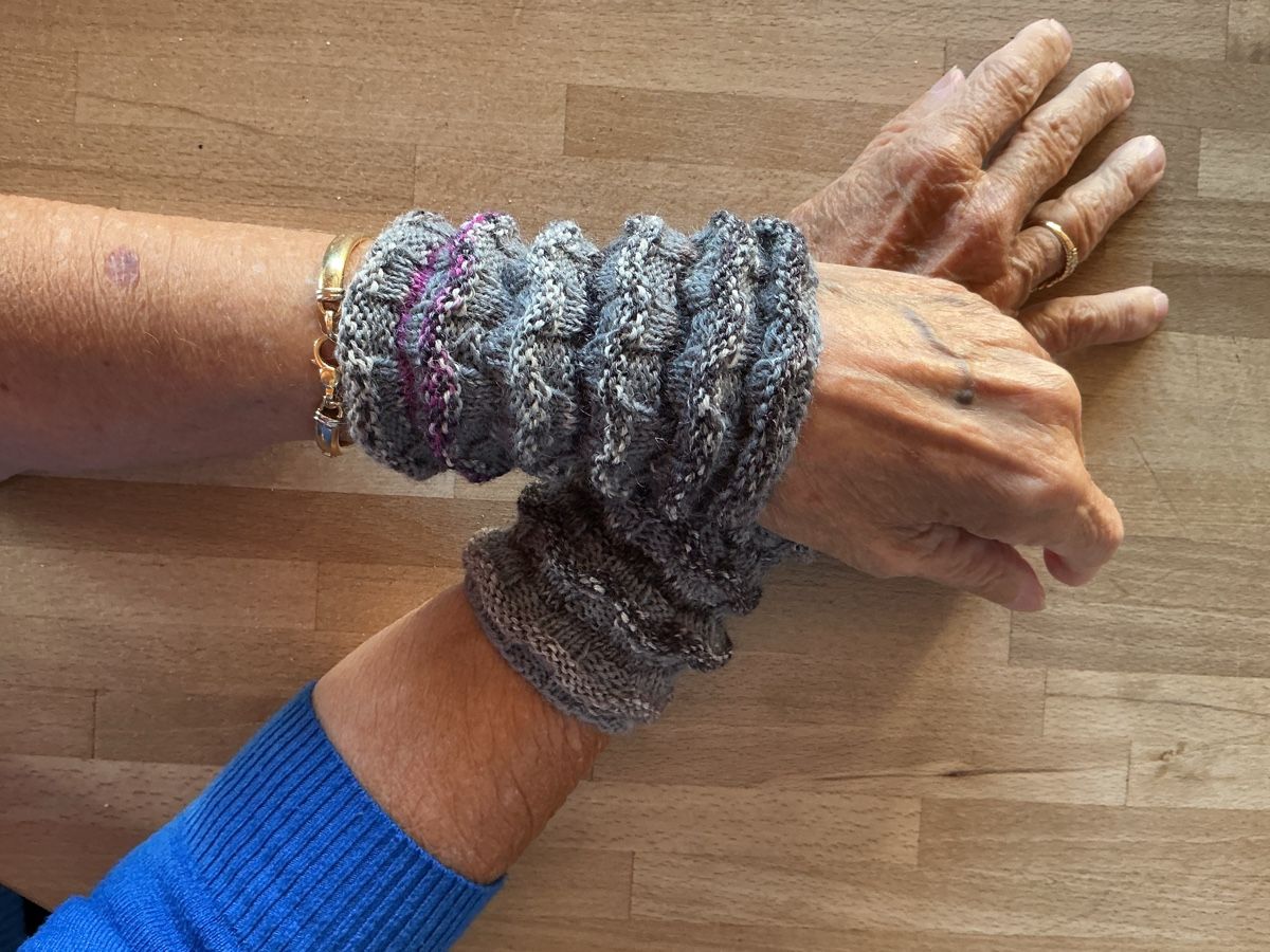 Handschuhe & Handstulpen: Chauffe-poignets – Neu (gemäss Beschreibung) aus La Neuveville von tricoly 1