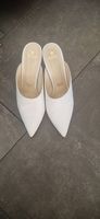 Mules blanches NAVYBOOT à bout pointu.  Pointure 39