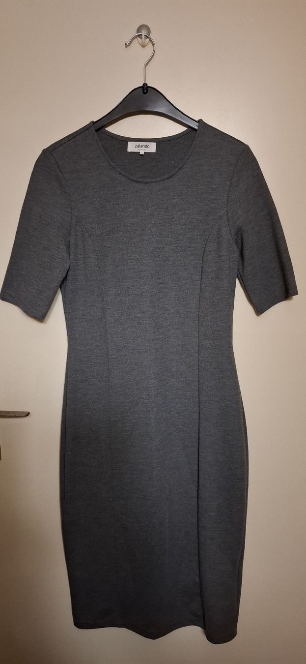 Zalando Vestiti: Robe grise manche courte, Zalando, taille 36 – Nuovo (secondo la descrizione) da Lausanne venduto da GeoTrouvetou1952