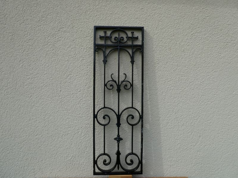 Griglie e Inferriate: Fenstergitter aus Gusseisen – Usato da Magden venduto da Renner22 2