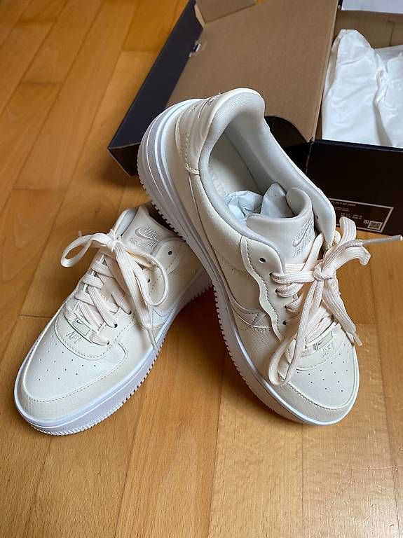 Scarpe da donna: Nike Sneaker für Dame – Usato da Wetzikon ZH venduto da masabelina63 2