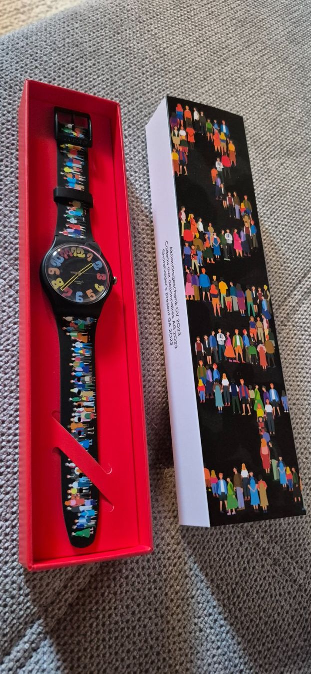 Swatch Orologi: Swatch Uhr Aktionärsuhr 2023 mit Box – Usato da Uetliburg SG venduto da mss81