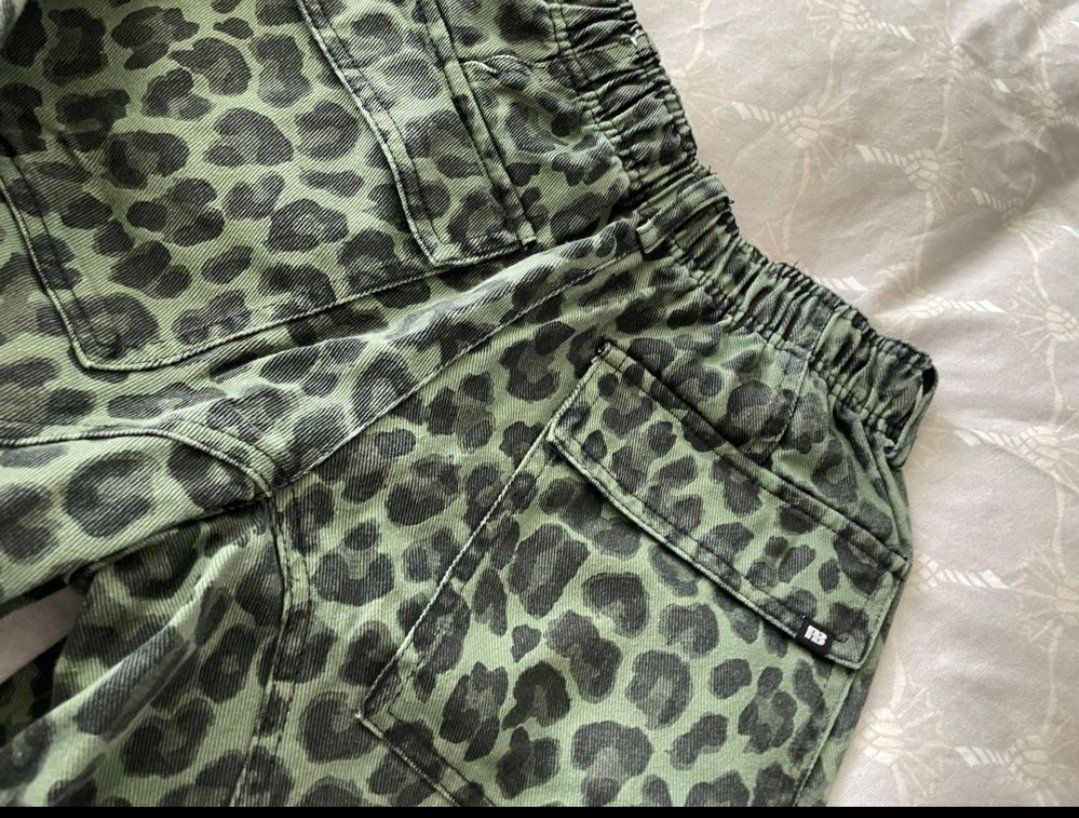Pull&Bear Pantaloni: Cargohose Leopardenmuster Gr. 34 – Usato da Näfels venduto da CH.Kchlineknopf 3