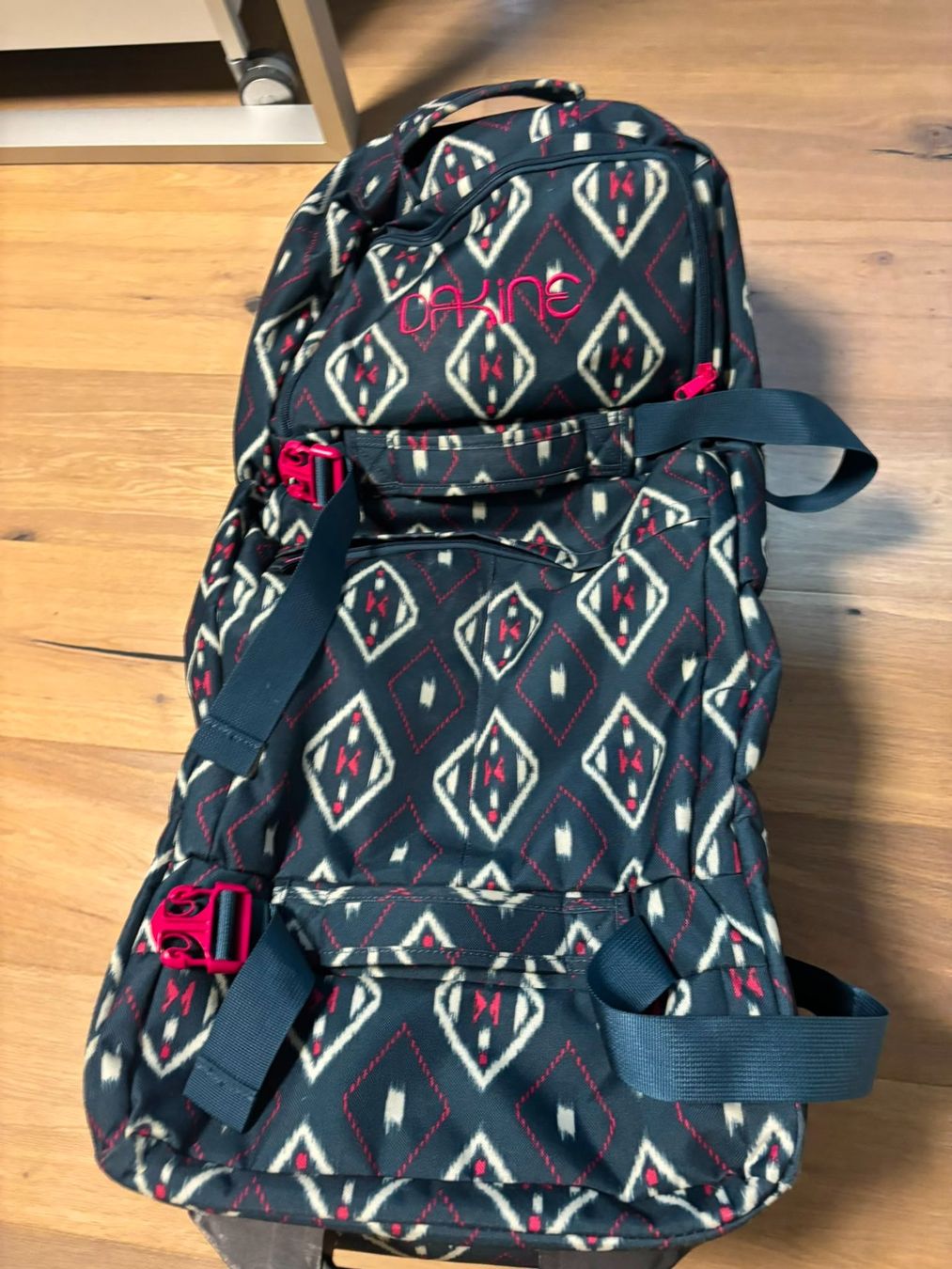 Koffer & Taschen: Dakine Reisekoffer mit Räder – Gebraucht aus Birmenstorf AG von Sail13