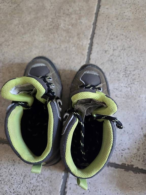 Decathlon Schuhe für Jungen: Chaussure de randonnée taille 30 – Gebraucht aus Rolle von gae_y2rp 1