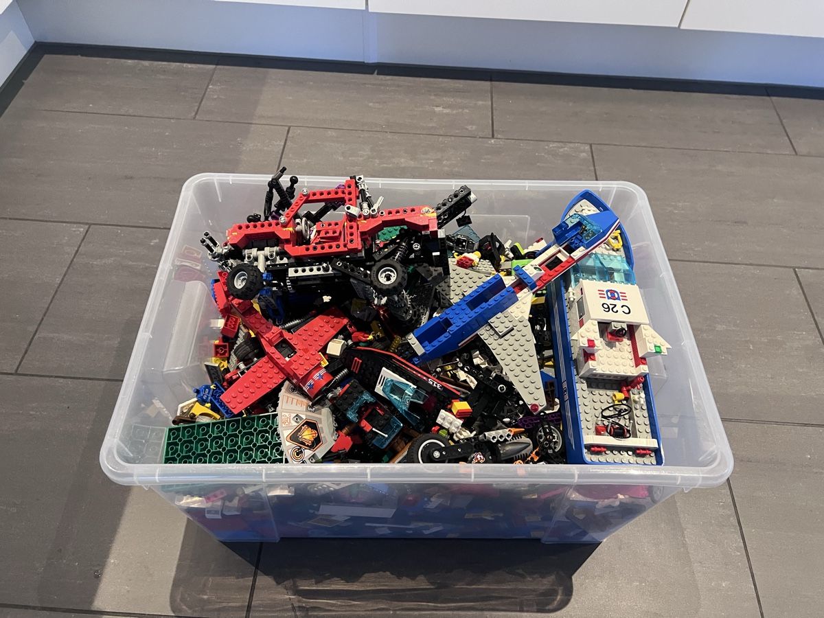 Lego Baukästen: Über 10kg Lego in Kartonkiste – Gebraucht aus Arbon von K9320 1