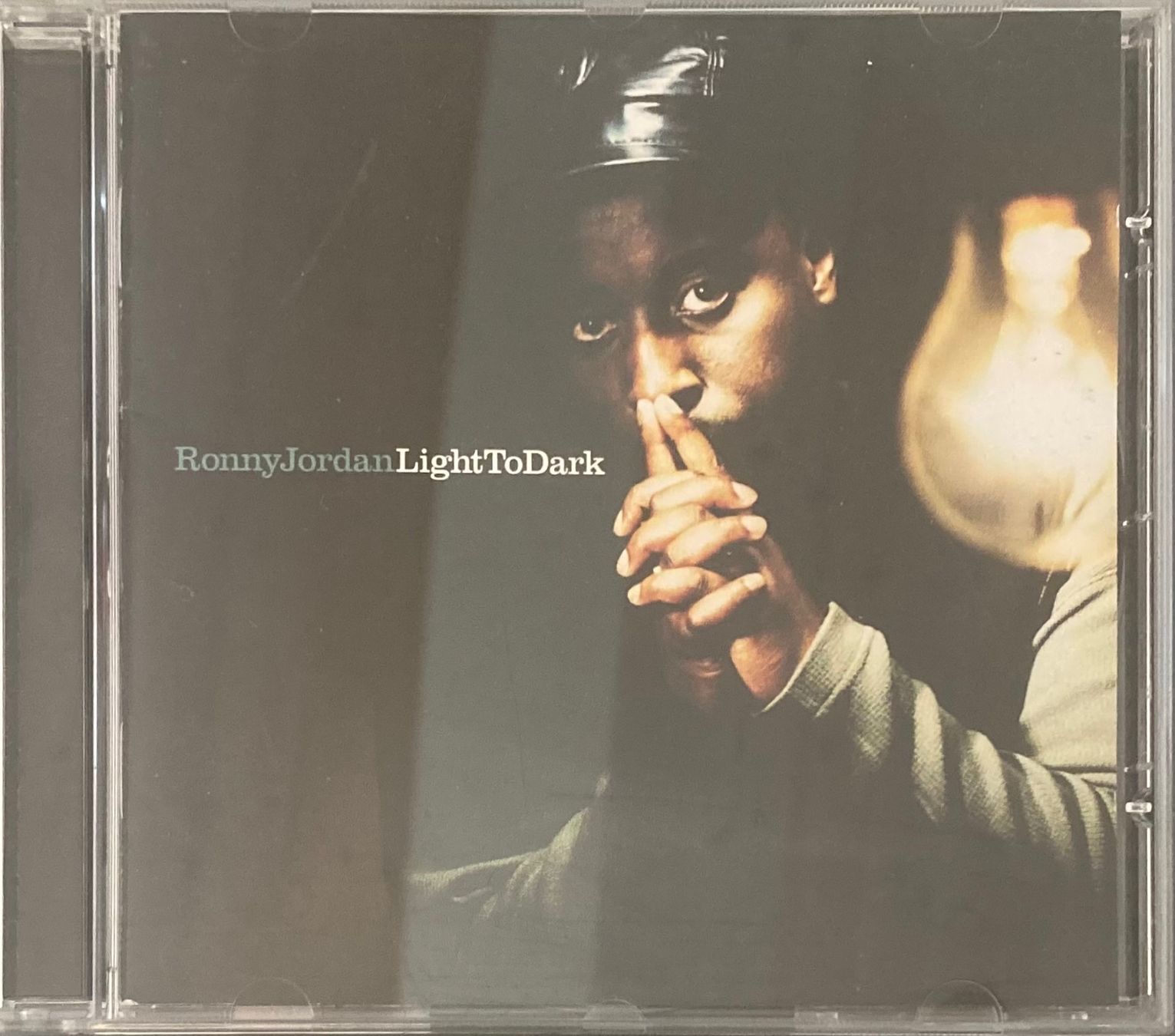 CDs: RONNY JORDAN - LIGHT TO DARK – D'occasion à Poliez-Pittet par Newtown-Records