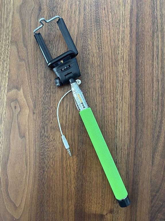 Staffe: Selfie-Stick mit Auslöser – Usato da Henggart venduto da Swif