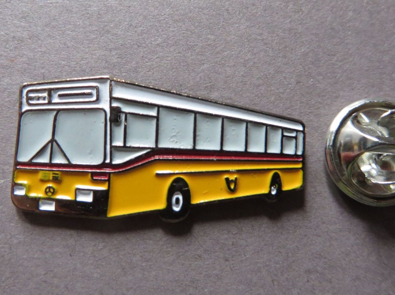 Mercedes-Benz Plaketten & Abzeichen: PIN, PTT POSTAUTO MERCEDES, CAR – Gebraucht aus Neuhausen von luckimucki