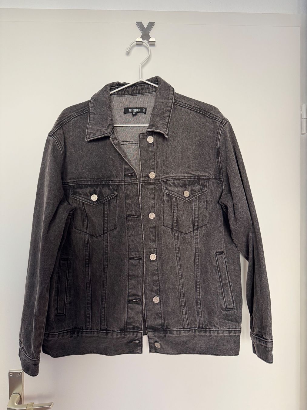 Vestes: Jeansjacke schwarz Grösse 38 – D'occasion à Niederhasli par Erwied