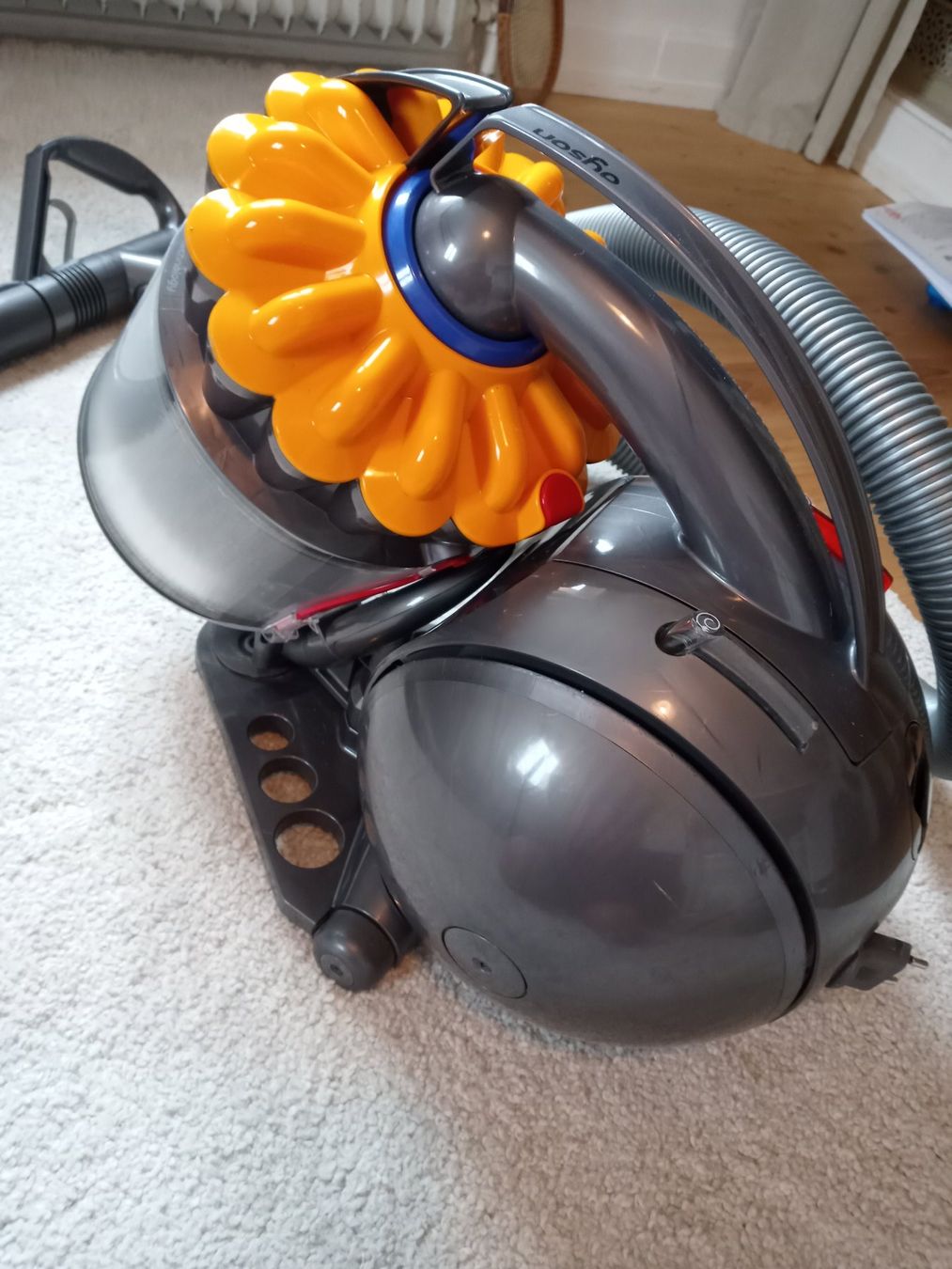 Dyson Aspirapolveri & Accessori: Dyson Ball Multifloor Staubsauger – Usato da Prez-vers-Siviriez venduto da Monija70 1