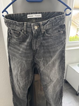 Bershka Jeans, Graue Waschung, Grösse 34, Top Zustand!