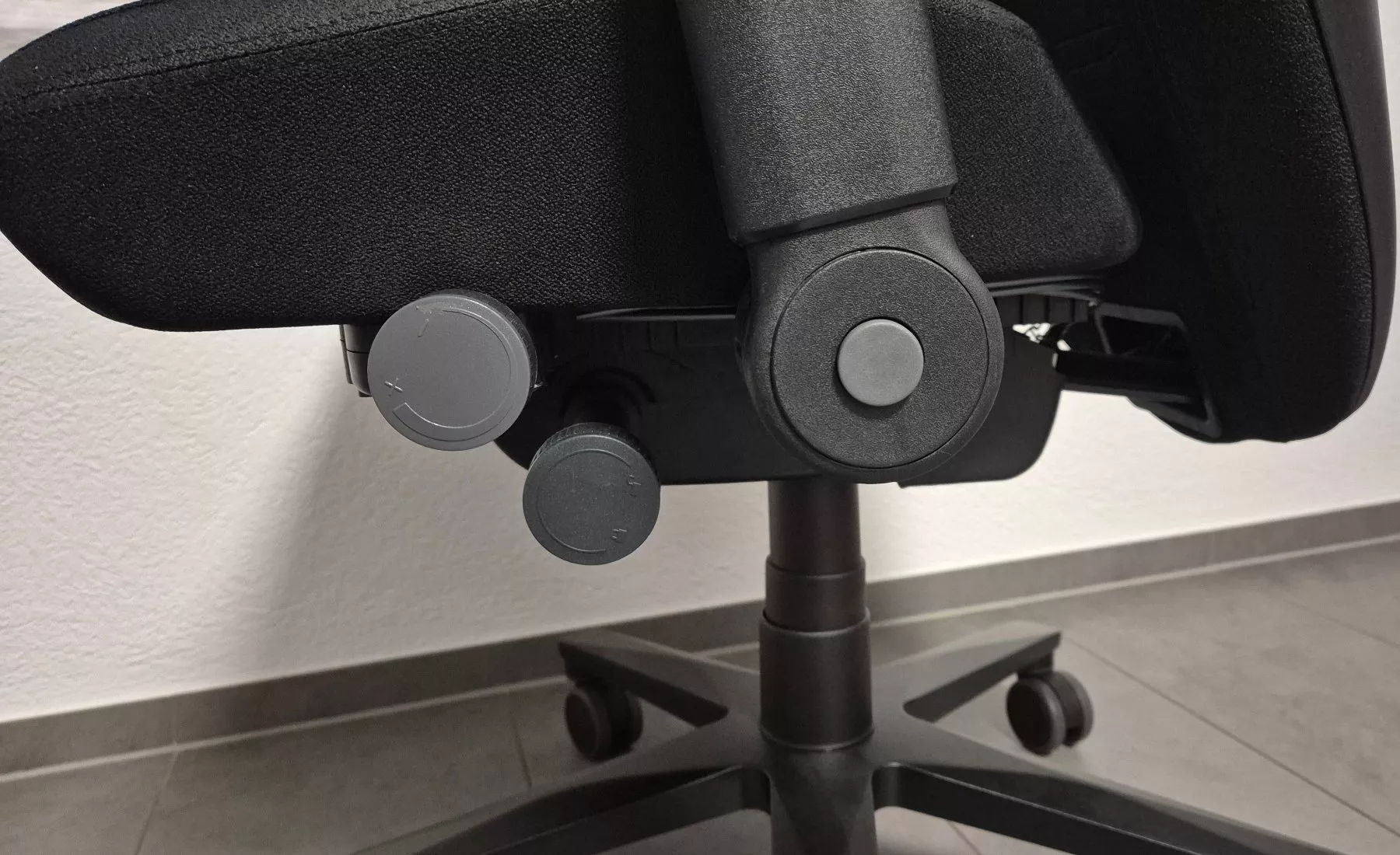 Chaises: BACKFORCE ONE PLUS ALLBLACK STOFF – D'occasion à Lyss par Patri32 6