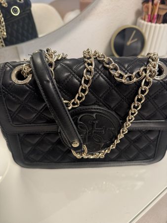 Handtasche Guess schwarz gesteppt guter Zustand