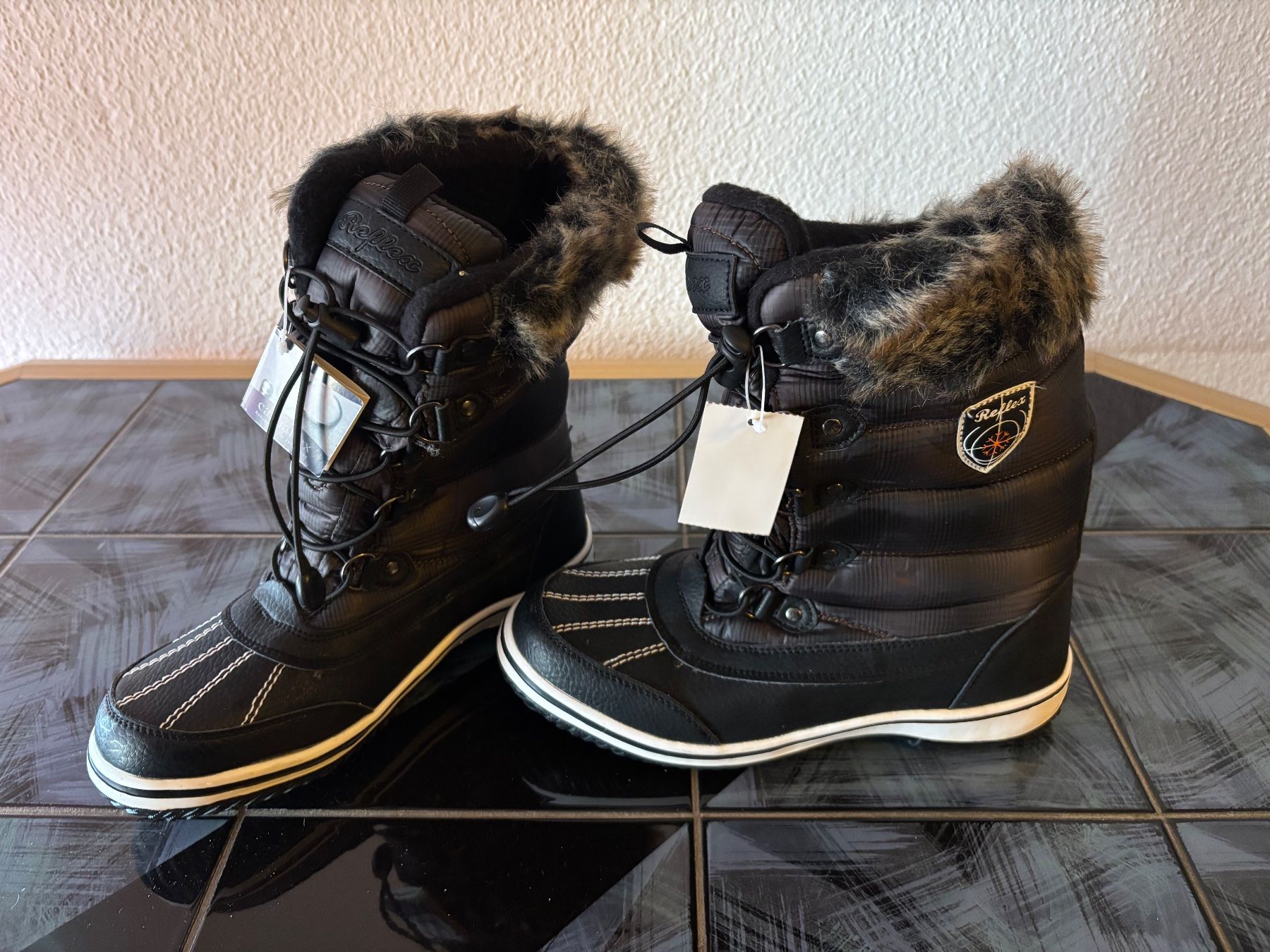 Scarpe da donna: Boots / Winterschuhe Damen Grösse 39 – Nuovo (secondo la descrizione) da Uzwil venduto da Roger-iO