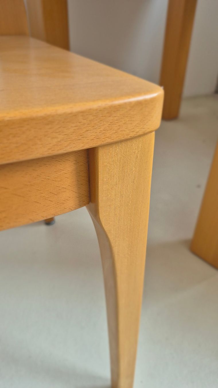 Set di tavolo e panche: Massiver kleiner Tisch mit zwei Stühlen – Usato da Trimmis venduto da Florianschlumpf 9