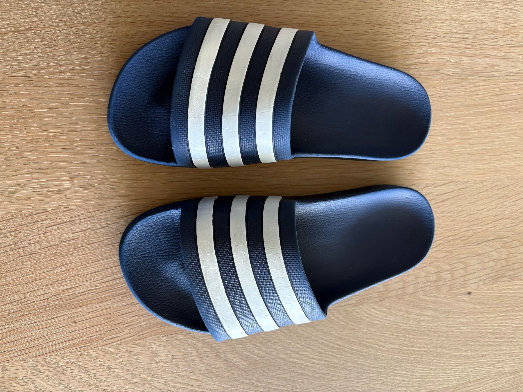 Adidas Scarpe da uomo: Adidas Adilette gr. 38, Dunkelblau – Usato da Meggen venduto da K.Rigert