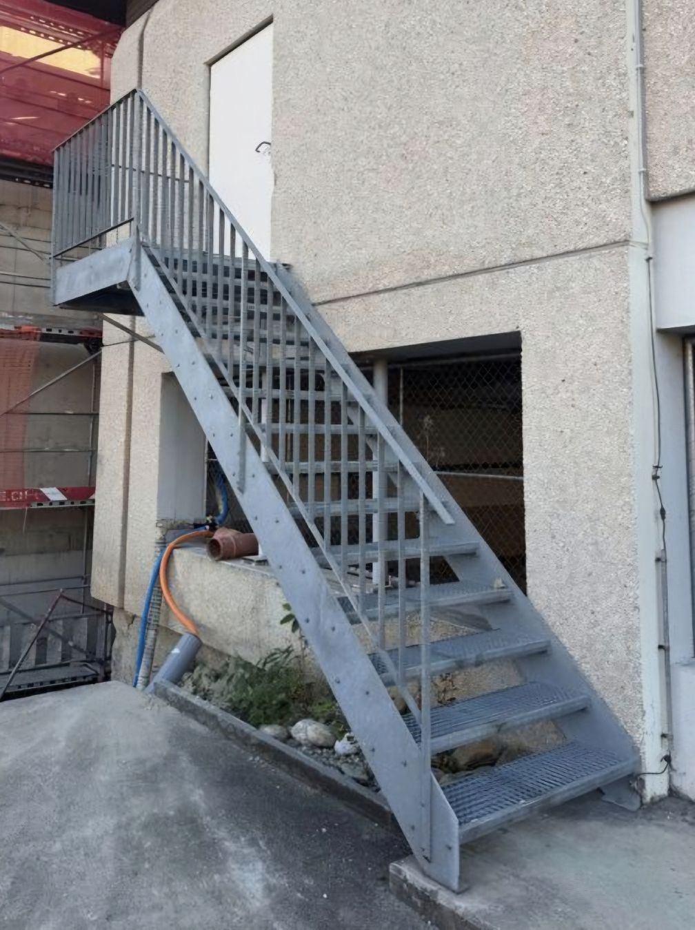 Scale: Treppe mit Podest und Geländer – Usato da Reichenbach i. K. venduto da Wskorpion