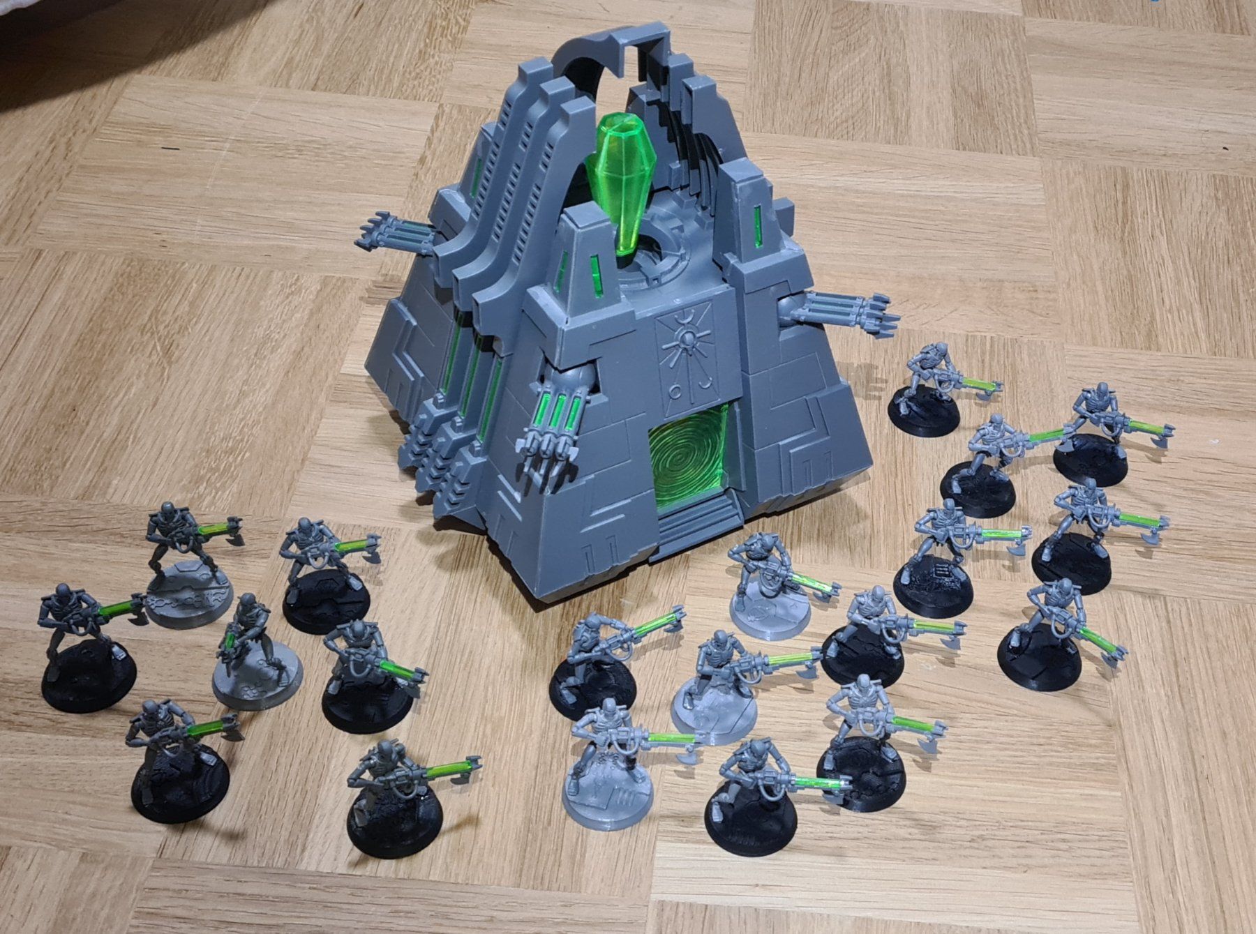 Modellbausätze & Standmodelle: Warhammer 40k Necron Monolith + 20x Necron Krieger – Neu (gemäss Beschreibung) aus Schönenwerd von Vespix