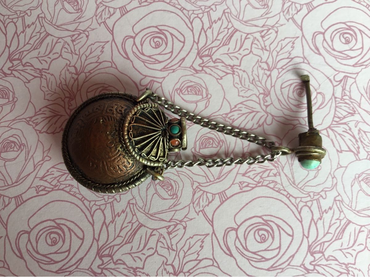 Flaconi: 5 zum Teil antike Parfüme vielleicht Opium Fläschchen – Usato da St. Gallen venduto da chamilla 5