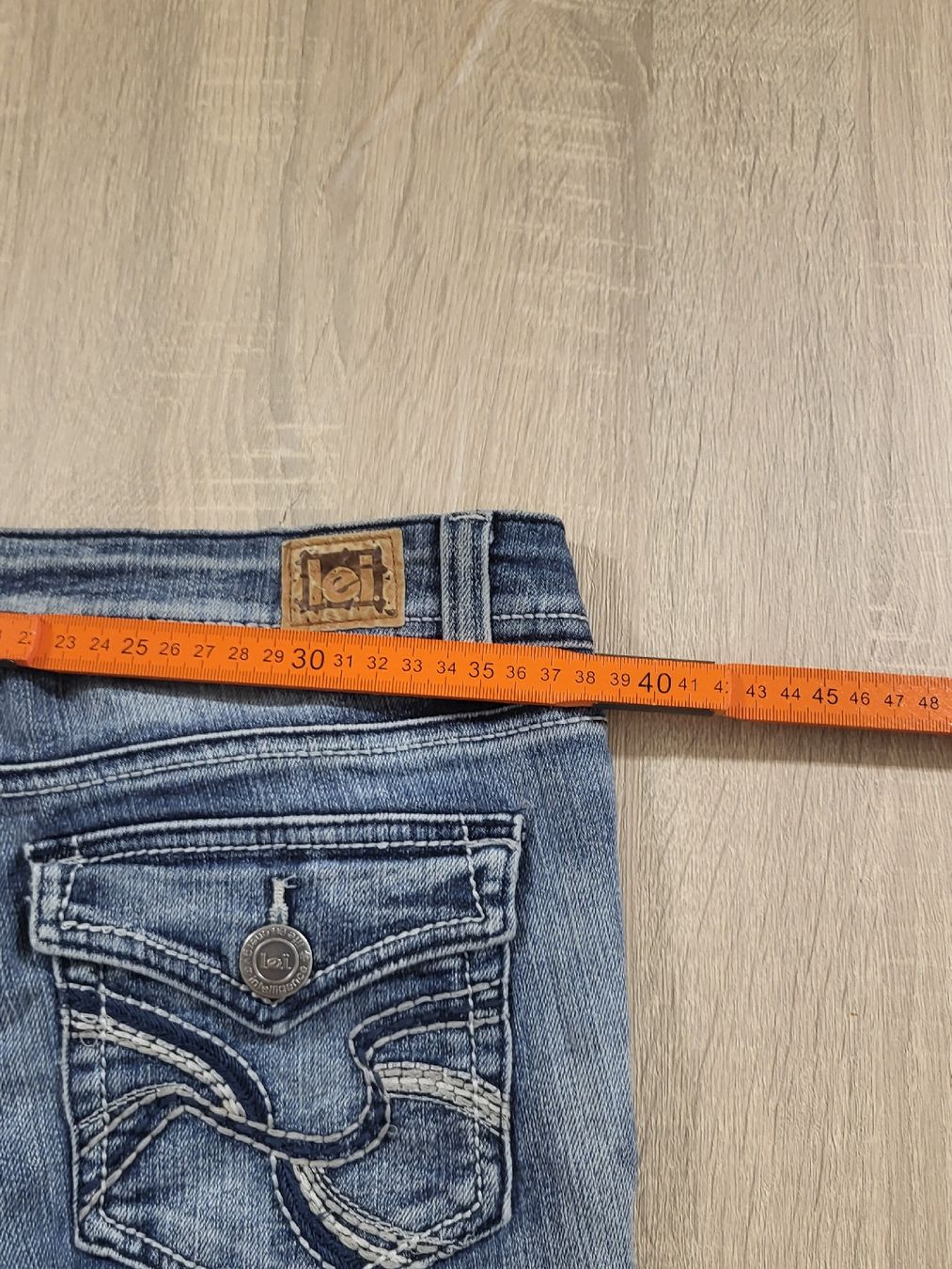 Jeans: Jean Lei bleu évasé bon état – Nuovo (secondo la descrizione) da Genève venduto da AndresValdez 3