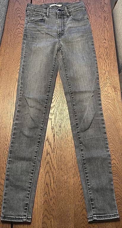 Levi's Jeans: Levi's Damen Premium Jeans W25/L30 – Gebraucht aus Spreitenbach von Levin1983
