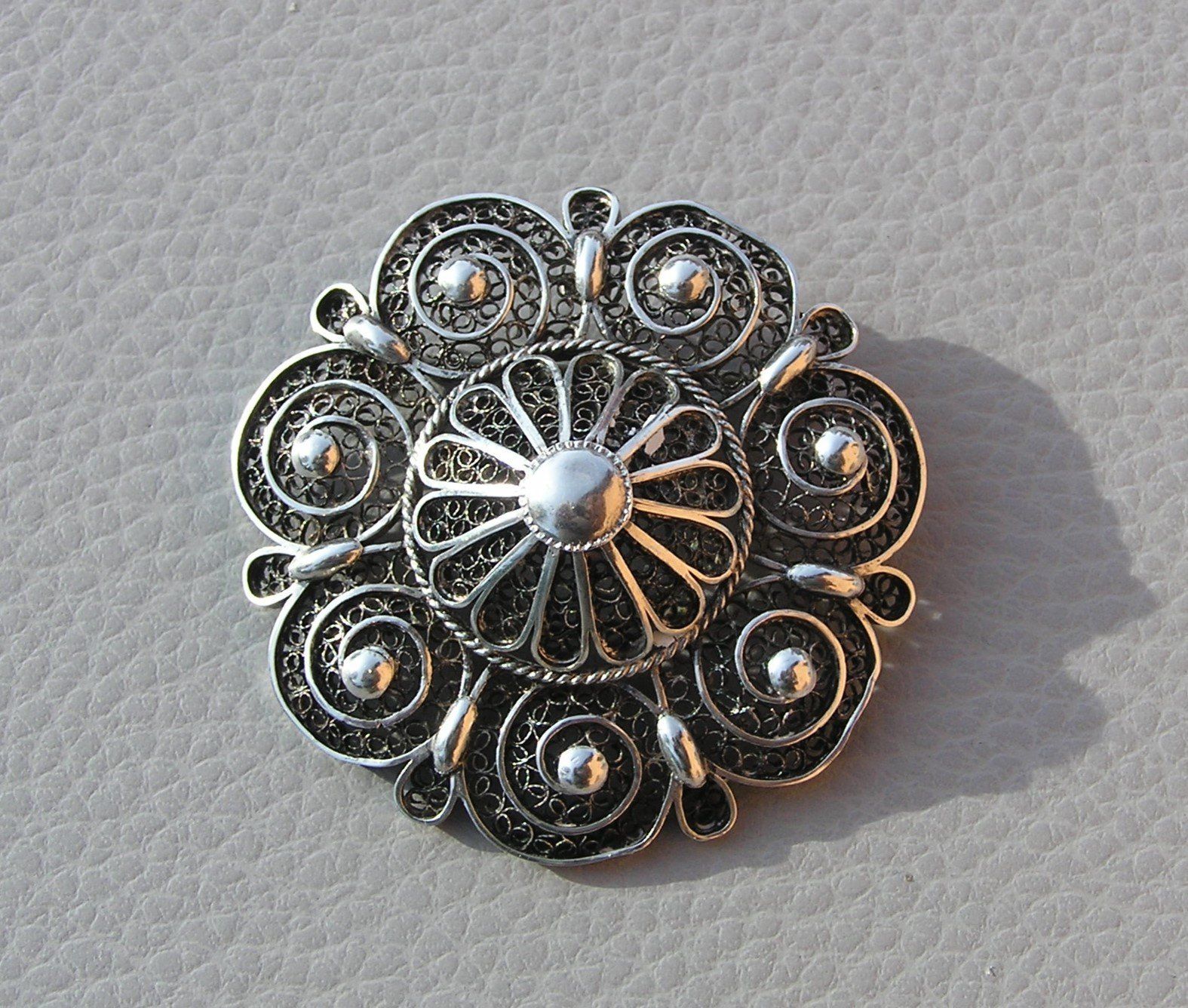 Spille & Fermagli: ALTE TRACHTENBROSCHE FILIGRANBROSCHE 800 SILBER – Usato da Grenchen venduto da Antique-hunter