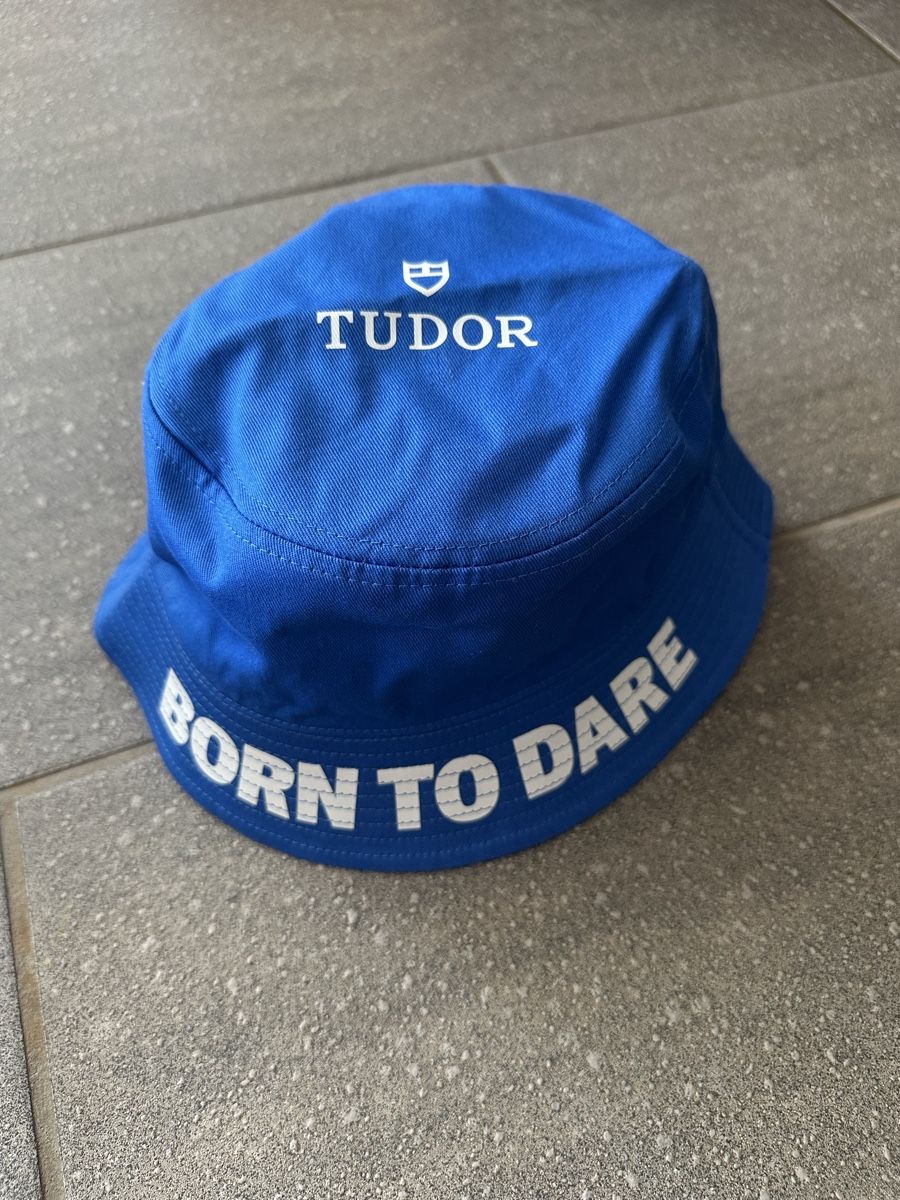 Copricapi, berretti & cappellini: Chapeau Tudor réversible bleu-rouge  – Nuovo e nell'imballaggio originale da Chardonne venduto da Aline-1234