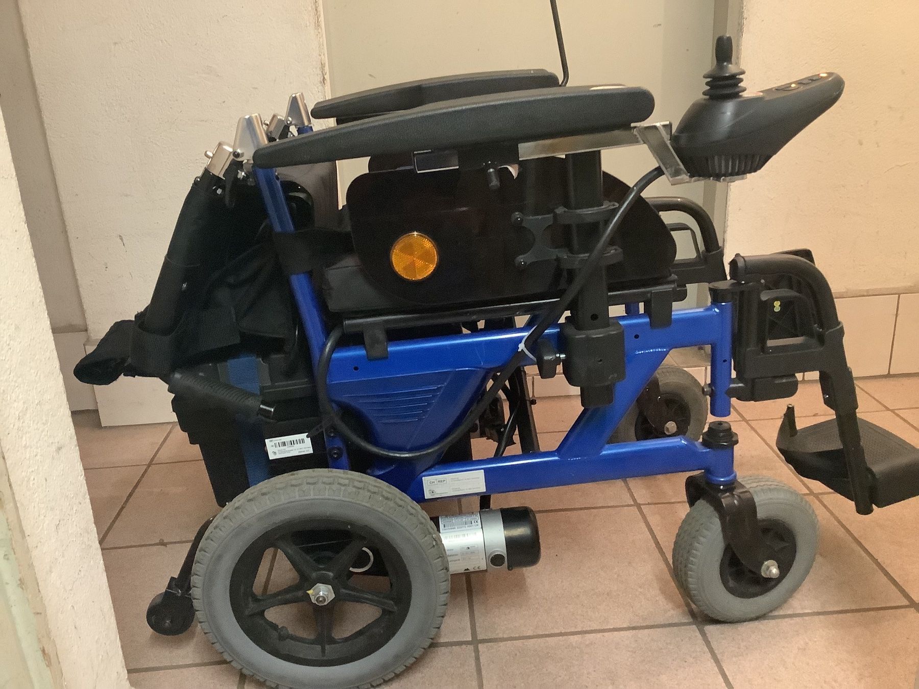 Sedie a rotelle: Elektro-Rollstuhl COBRA 320 – Usato da Bern venduto da pdm77 3