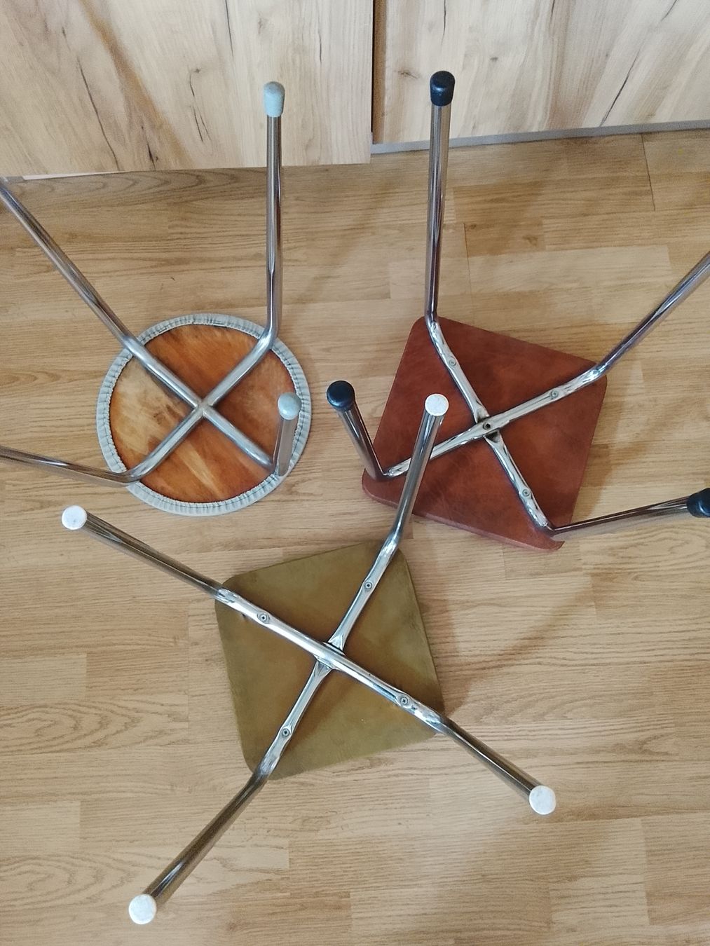 Sgabelli: Lot de 3 tabourets vintage – Usato da Couvet venduto da fat_kyl7 2