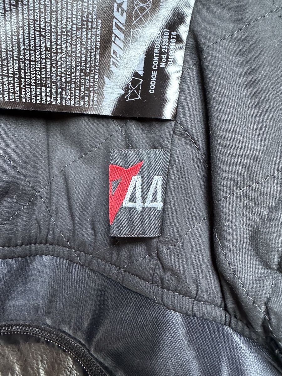 Vestes & Manteaux: Kinder Motorradjacke 44 – D'occasion à Wolfhausen par Foto-Brocki 1