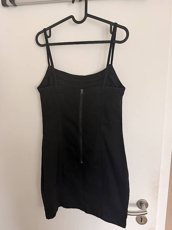 Kleider: Jeanskleid Schwarz - H&M – Gebraucht aus Neuenegg von sina.lndr 1
