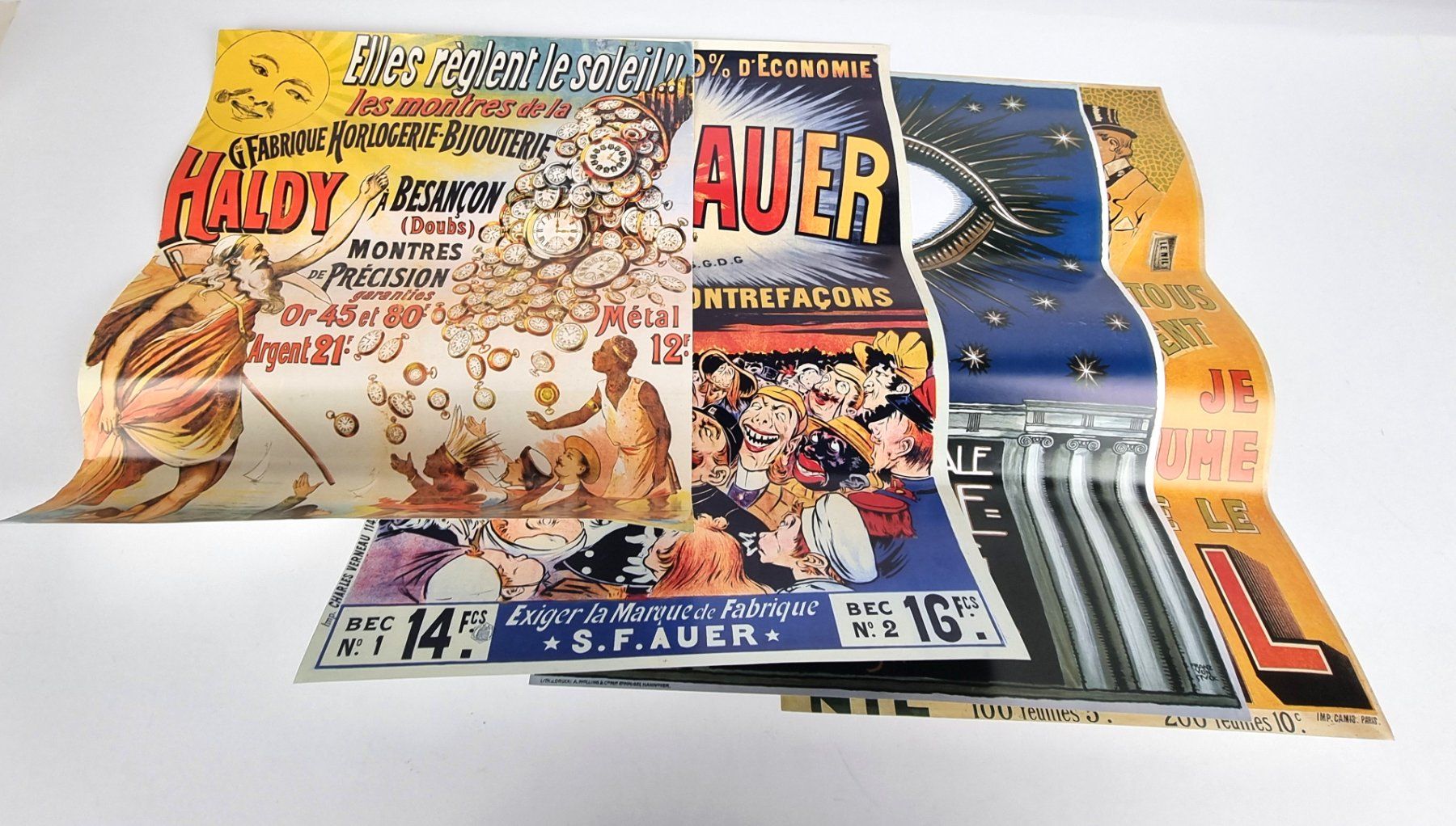 Posters & Illustrations: Werbeplakate mit antiken Designs 4 Stk. – D'occasion à Urtenen-Schönbühl par Restwert_Schoenbuehl 4