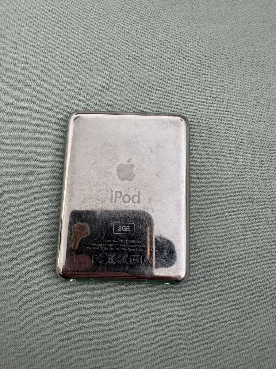Apple Tragbarer Mediaplayer: IPod Nano 8GB – Defekt aus Gebenstorf von jome70 1