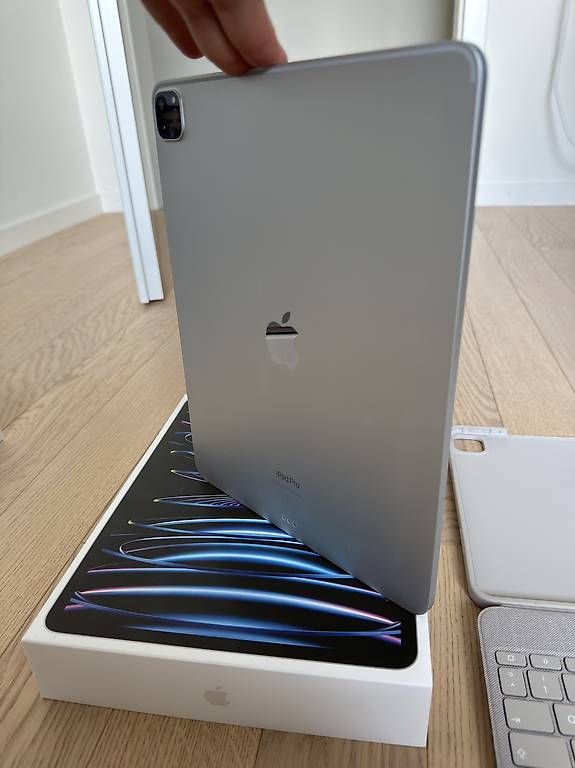 Apple Tablet PC: iPad Pro 12.9 (6. Gen, M2) + Logitech Combo Touch – Usato da Herdern venduto da ale_v2dz 1