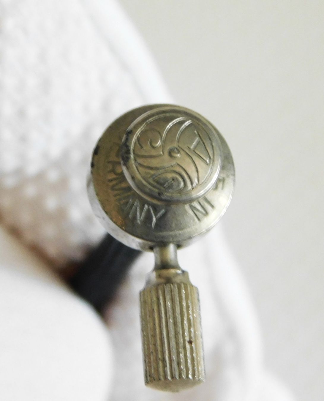 Leica Altri Accessori: Vintage Kabelauslöser – Usato da Emmenbrücke venduto da Ulisse-22 4