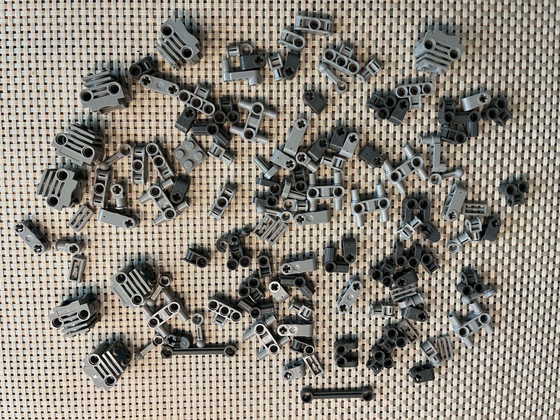 Lego Giocattoli: Lego Technik 9395 8081 graue hell dunkel Verbinder – Usato da Buochs venduto da Techtelmechtel