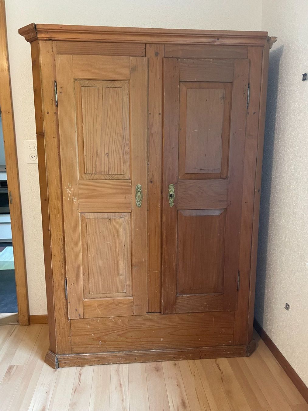 Armadi: alter Bauernschrank Holz – Usato da Niederweningen venduto da mirabet