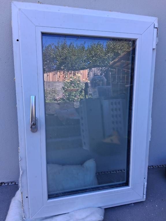 Fenster: PVC-Fenster mit Rahmen – Gebraucht aus Bern von pbuccella