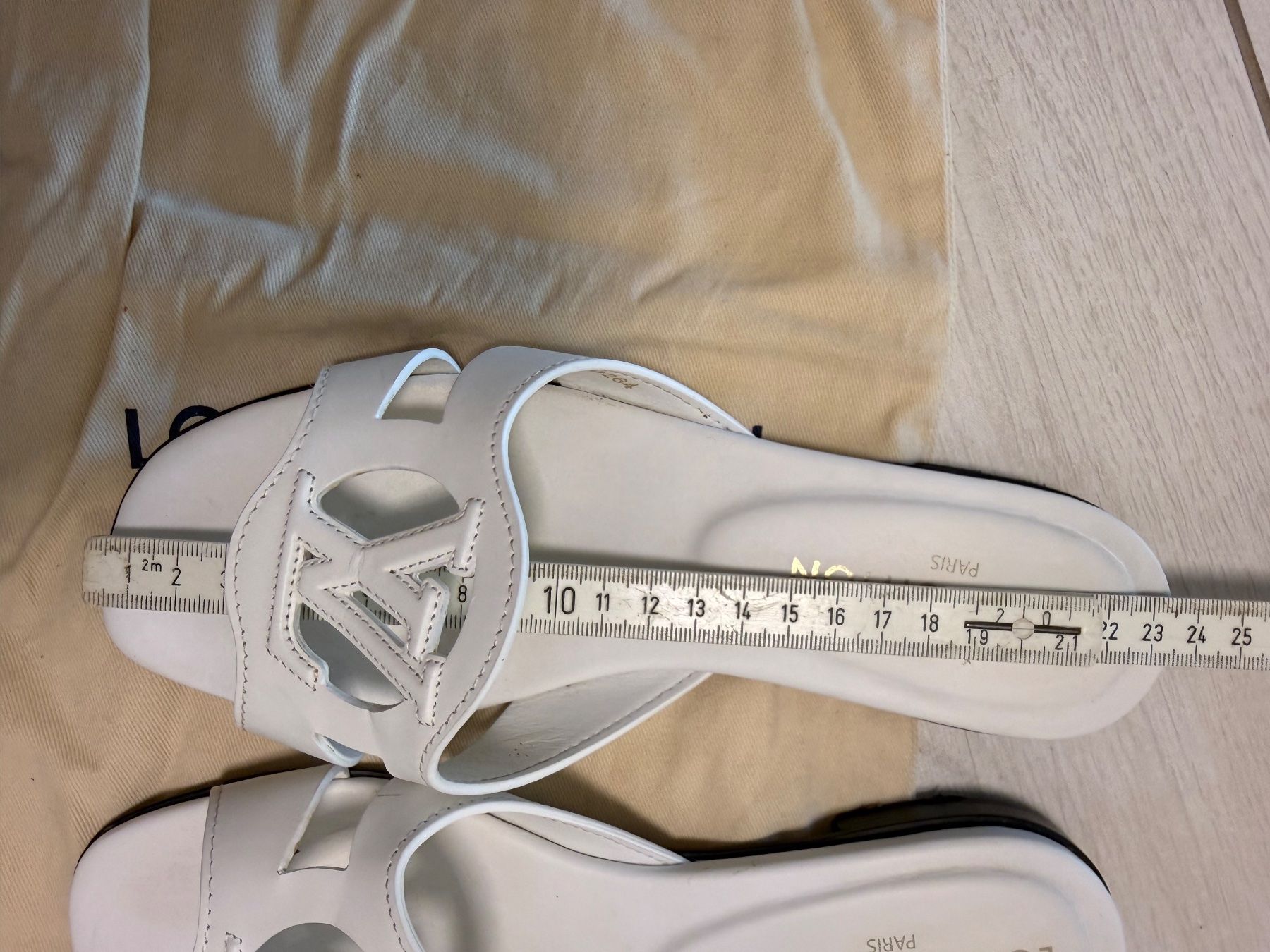 Louis Vuitton Scarpe da donna: Mules plates LOUIS VUITTON Isola 36.5 – Usato da RICHTERSWIL venduto da mftjt63 9