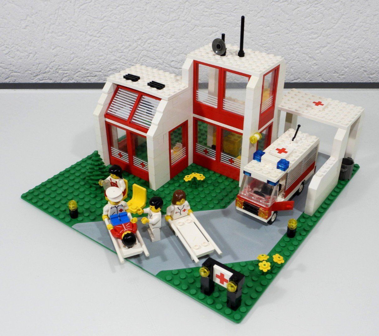 Lego Baukästen: LEGO LEGOLAND 6380 KRANKENHAUS – Gebraucht aus Turbenthal von Ddanuh 3
