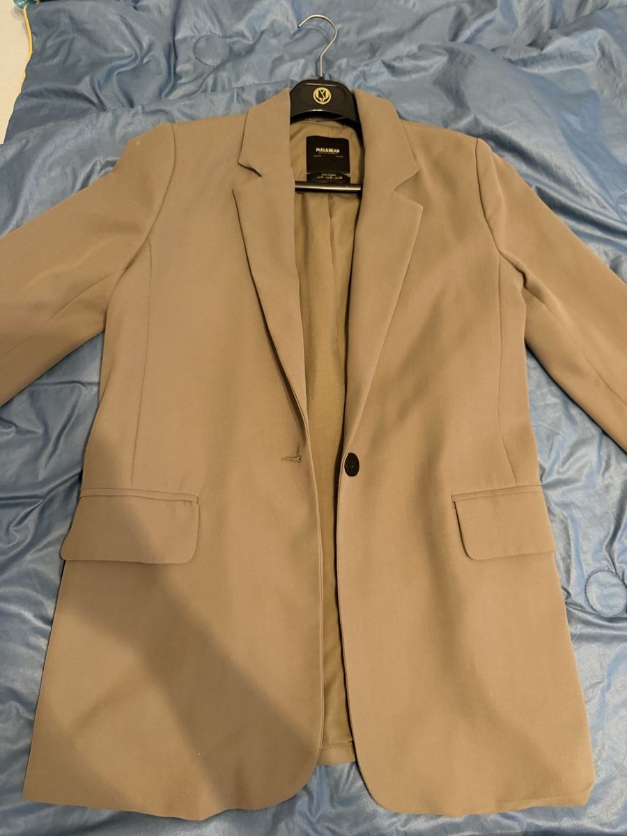 Ensembles & Tailleurs: Blazer Pull&Bear beige Grösse M neuwertig – Neuf (Voir description) à Luzern par Lorena.haj